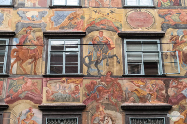 Das bemalte Haus in der Grazer Herrengasse mit vielen Motiven