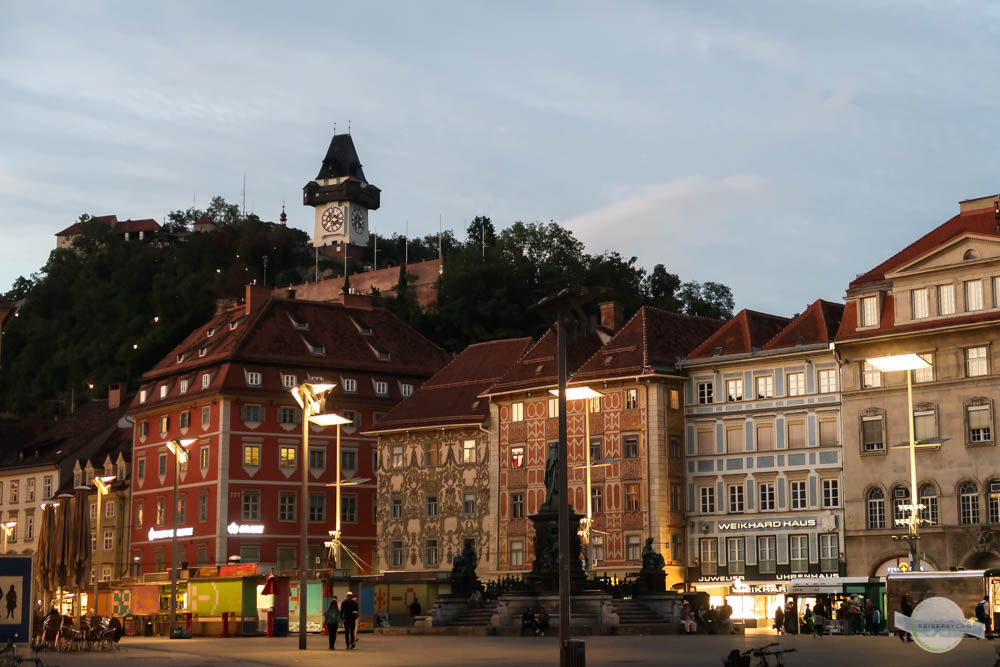 Der Schlossberg vom Hauptplatz aus