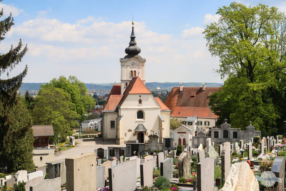 Der Friedhof Strassgang mit seiner Kirche