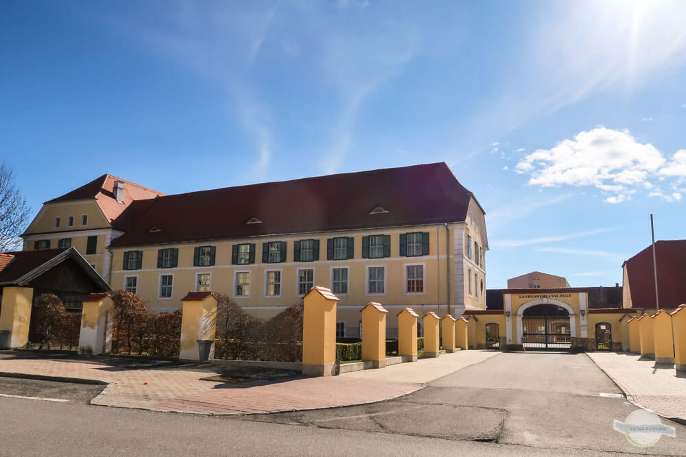 Der Eingang zum Schloss Batthyány in Pinkafeld