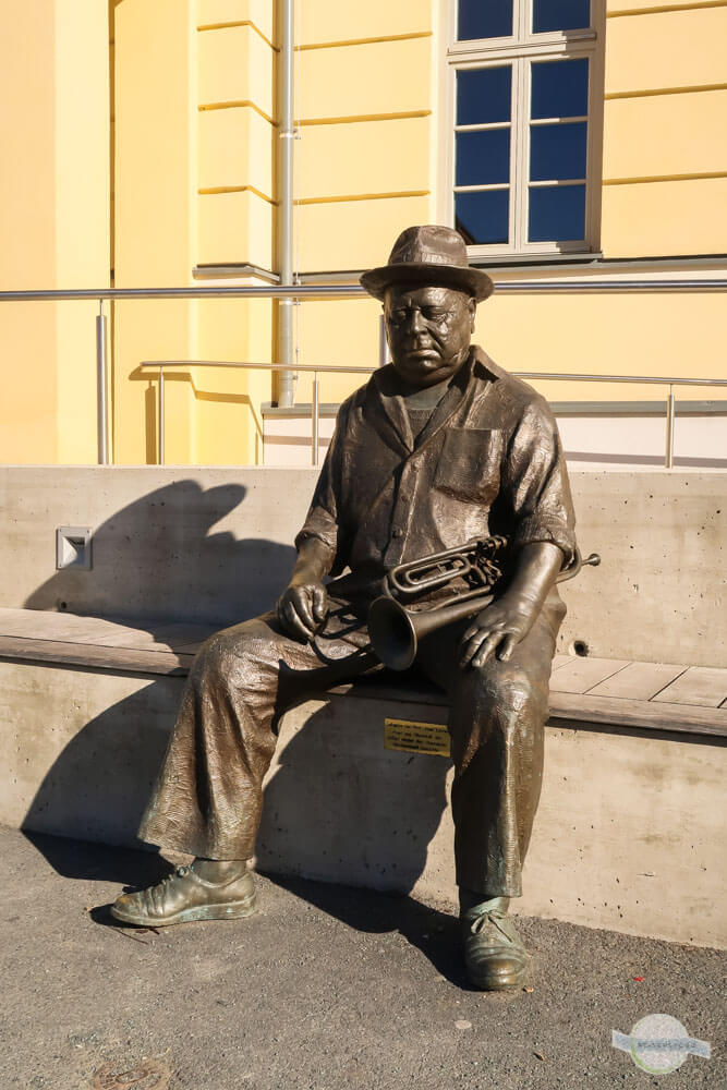Karl aus Ollersdorf Statue in Oberwart