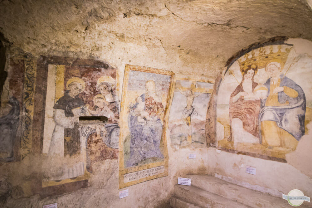 Alte Malereien in den Felsenkirchen in Matera