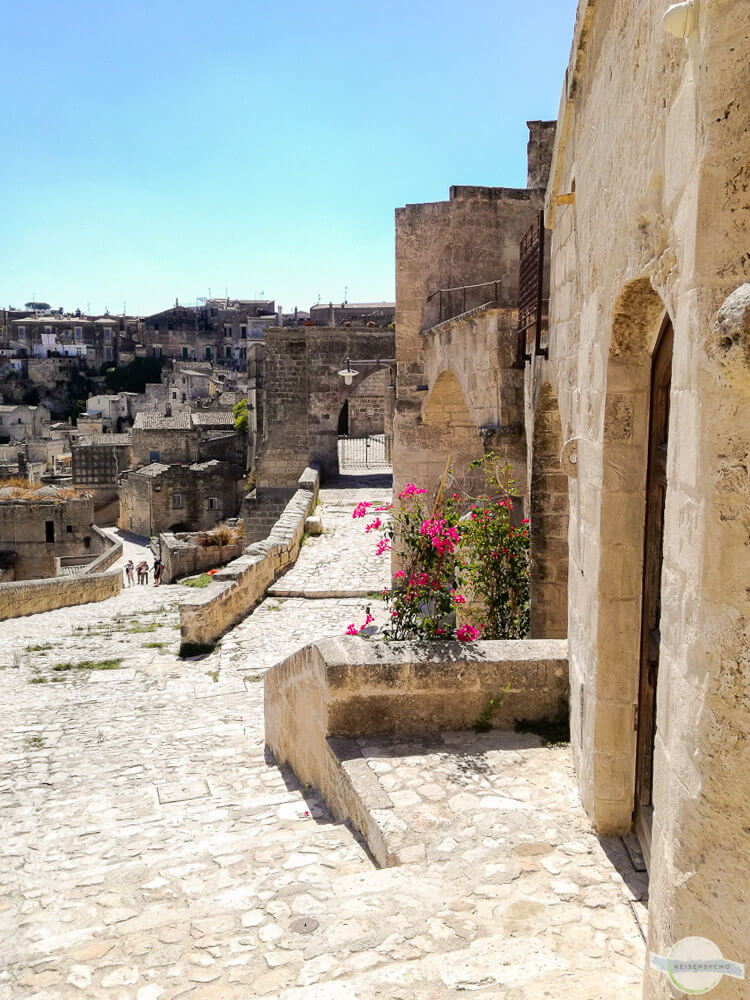 In den Gassen Materas dominiert der Tuffstein