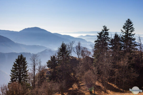 Das Grazer Bergland über dem Nebel