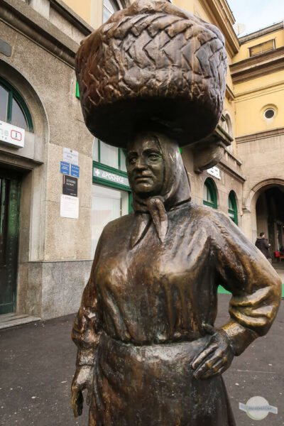 Kumica Statue am Dolec Markt in Zagreb