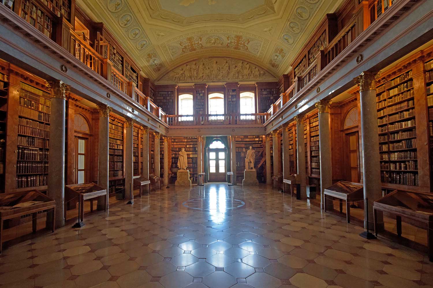 Bibliothek Erzabtei St. Martin Pannohalma