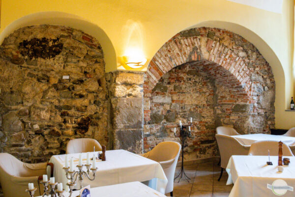 Der historische Frühstücksraum im Schlosshotel Mondsee