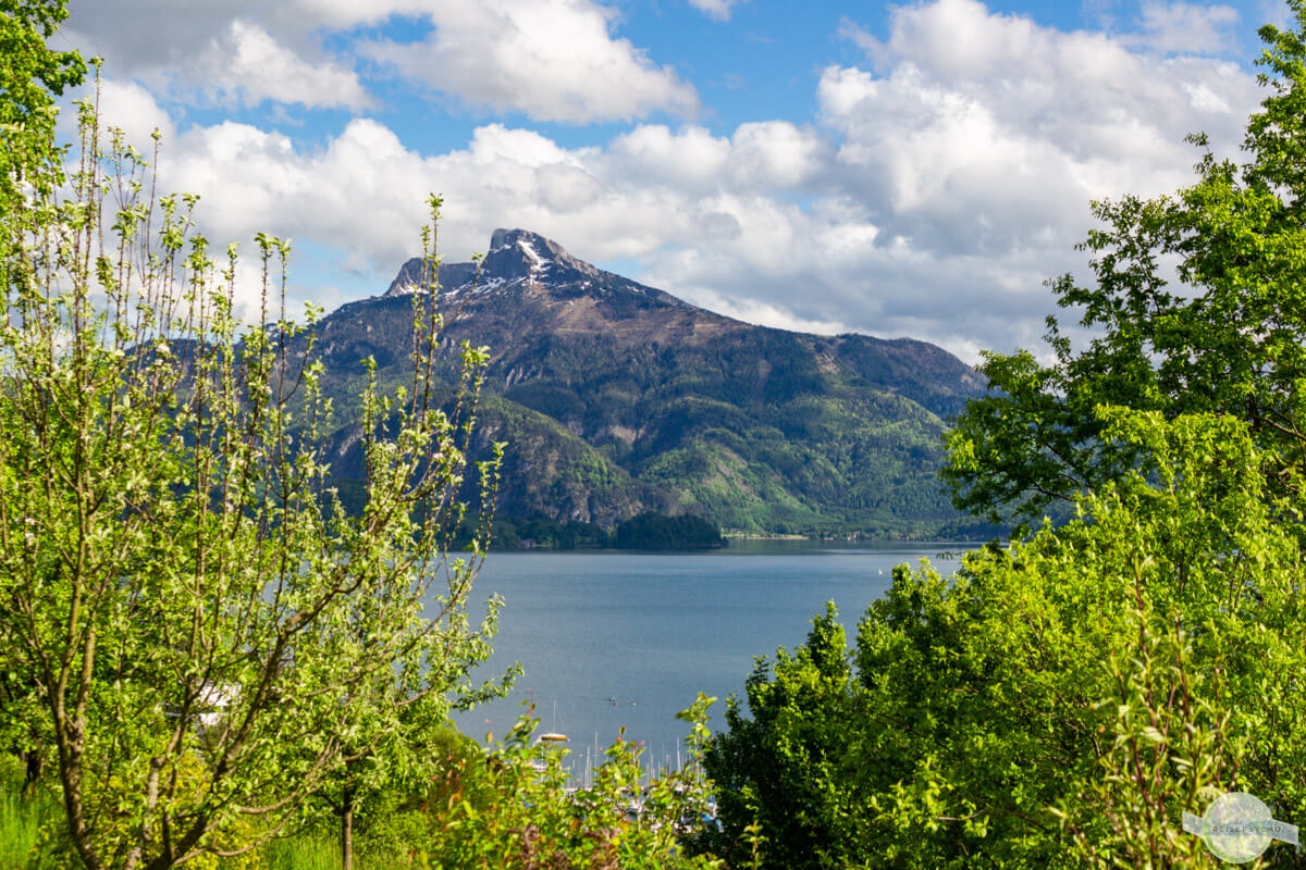 Blick über den Mondsee zum Schafberg hin