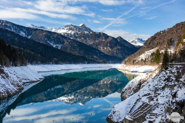 Italien im Winter: Carnia im Friaul, Stausee in Sauris