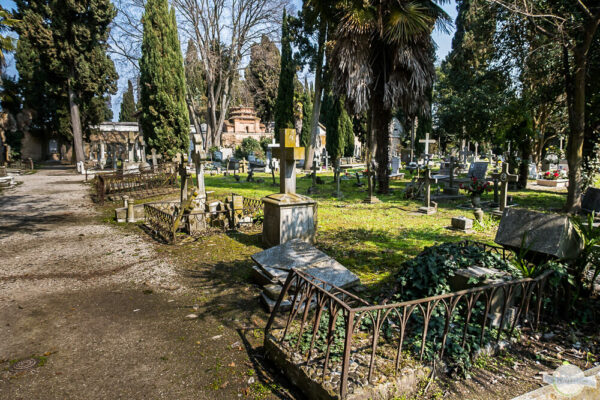 Englischer Teil am Friedhof von Venedig, verwitterte Gräber