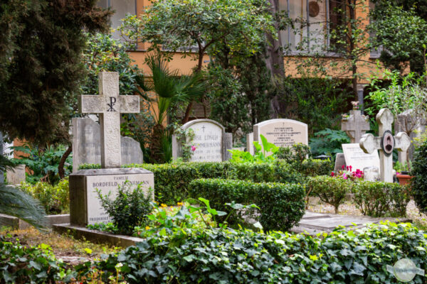 Kleiner, romantischer Friedhof