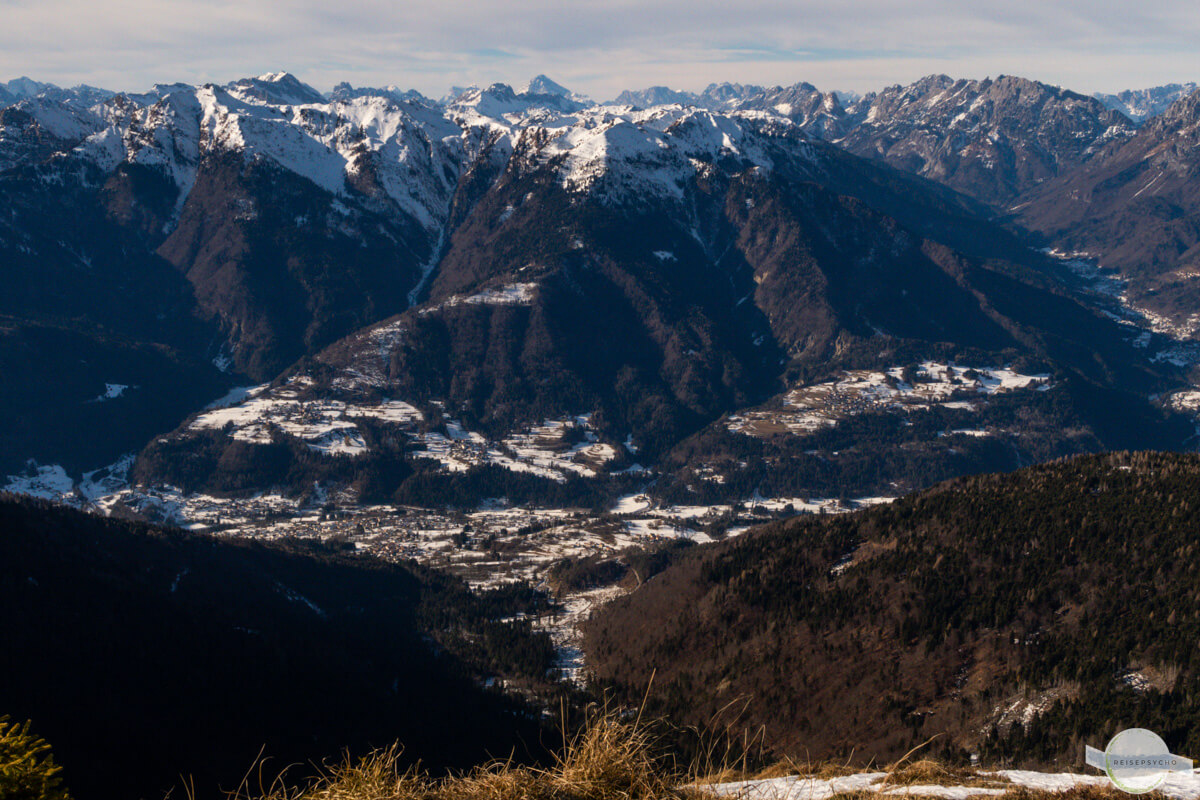 Blick in ein Tal in der Carnia