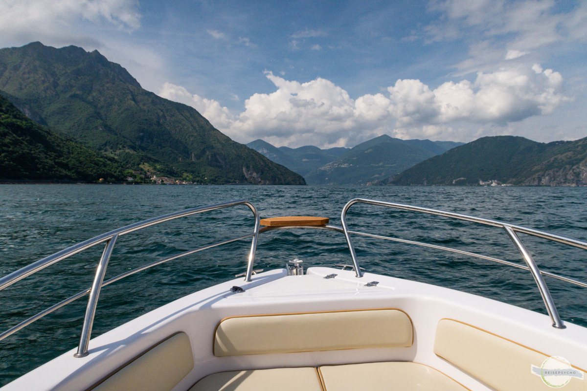 Mit dem Motorboot über den Iseosee fahren