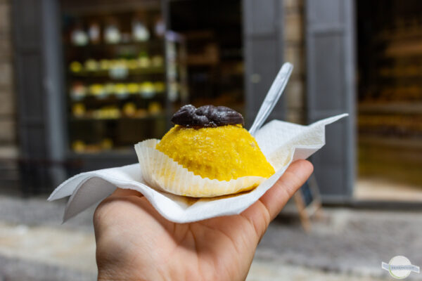 Typische Süßigkeit aus Bergamo: die Polenta e Osei