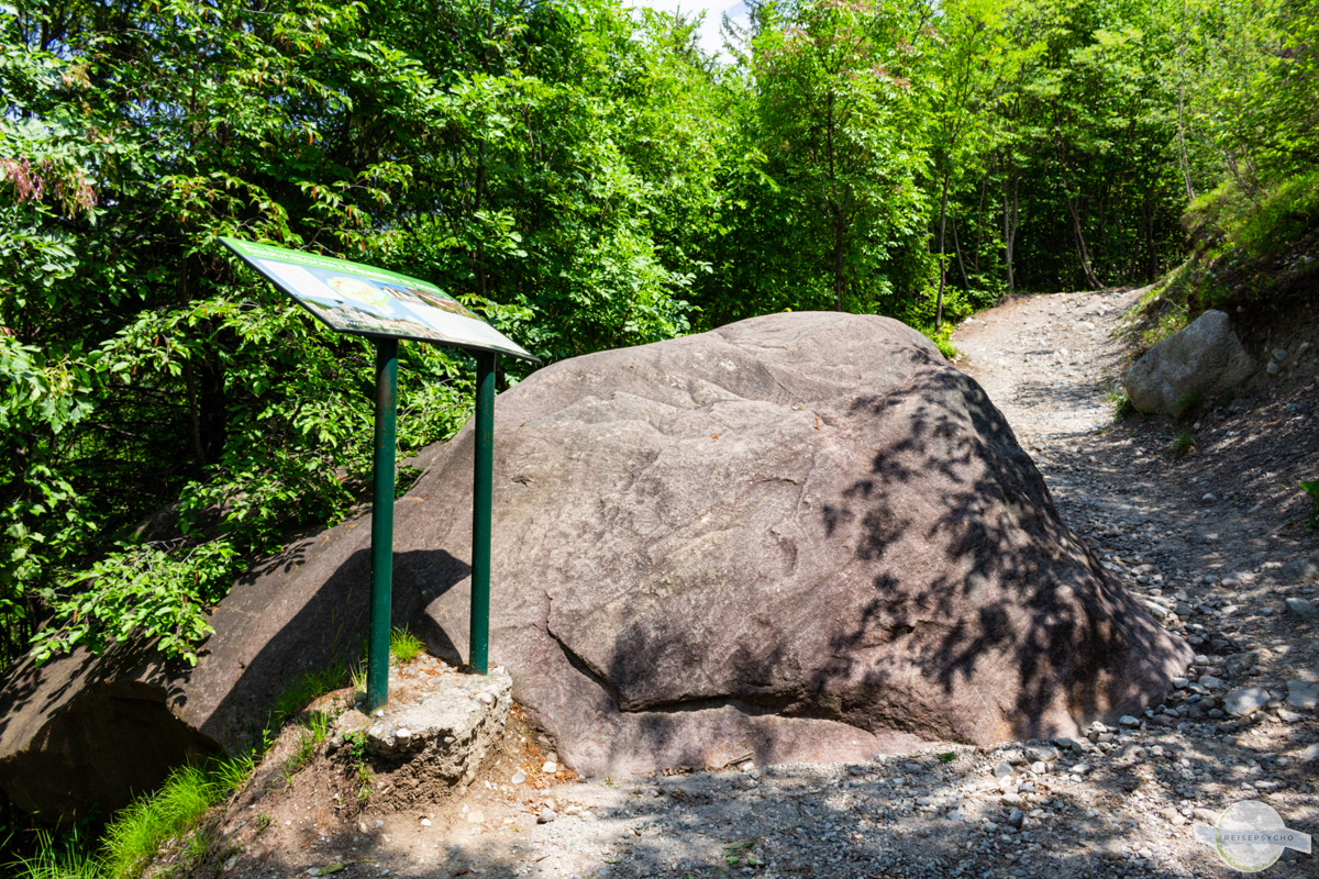 Wanderweg zu den Pyramiden von Zone
