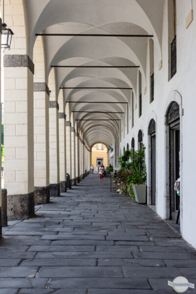 Galleria Tadini - die Arkaden beim Eingang