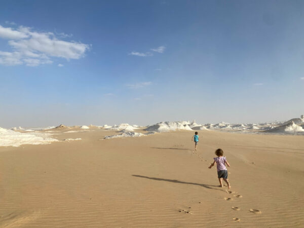Mit Kindern reisen: Durch die Wüste laufen