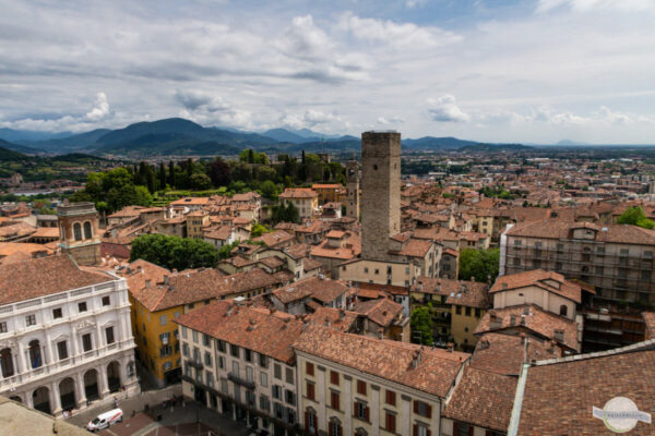 Der Blick über Bergamo vom Stadtturm aus