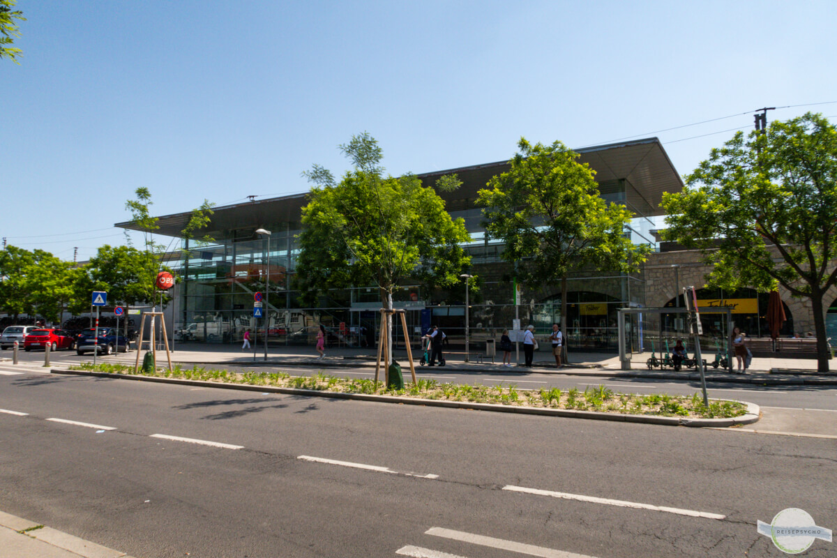 Der Bahnhof von Baden von außen