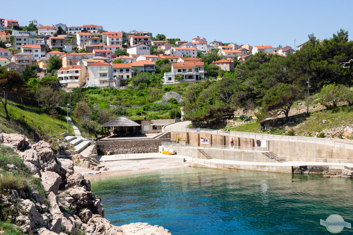 Strände auf Krk: Der Stadtstrand von Vrbnik