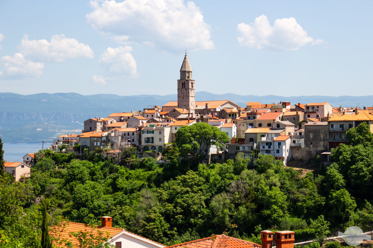 Die Stadt Vrbnik auf Krk - Panoramaansicht