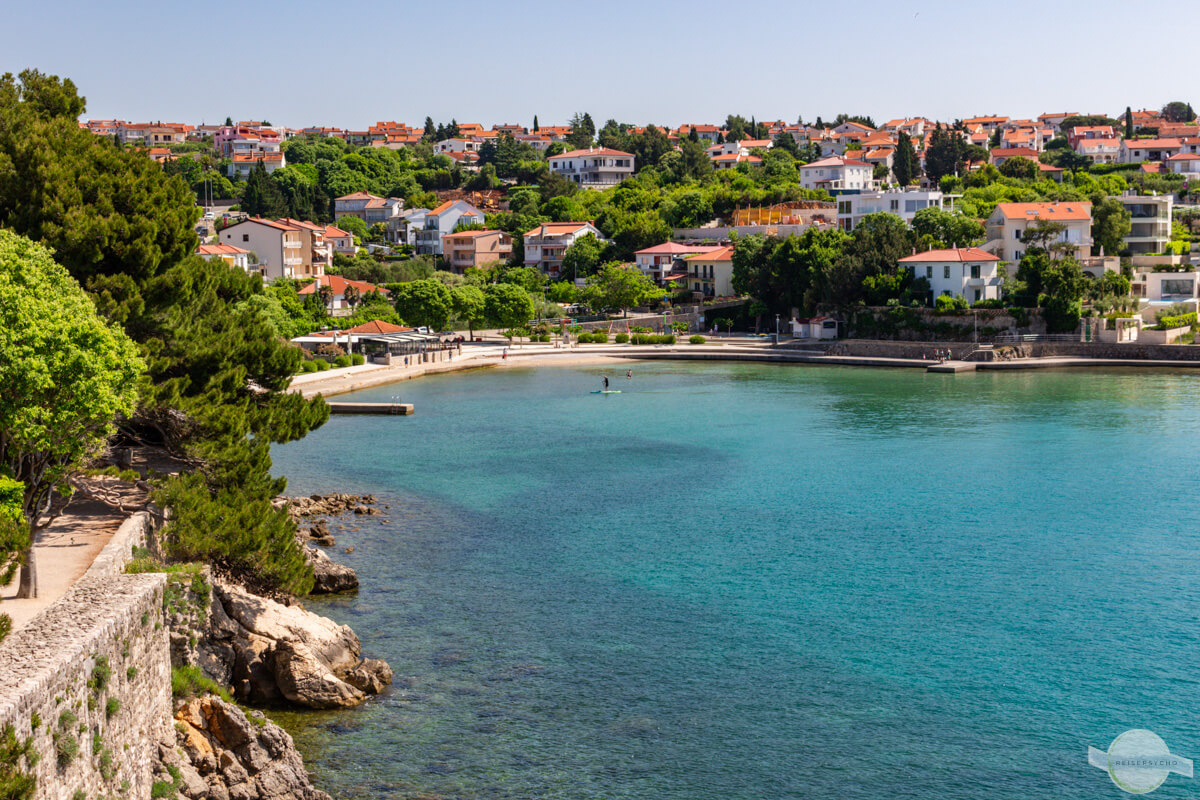 Schöne Strände auf Krk: Das Strandbad Portopisana in Krk Stadt