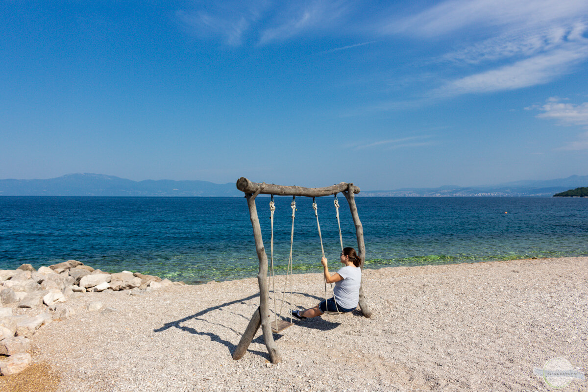 Schaukel am Strand auf Krk
