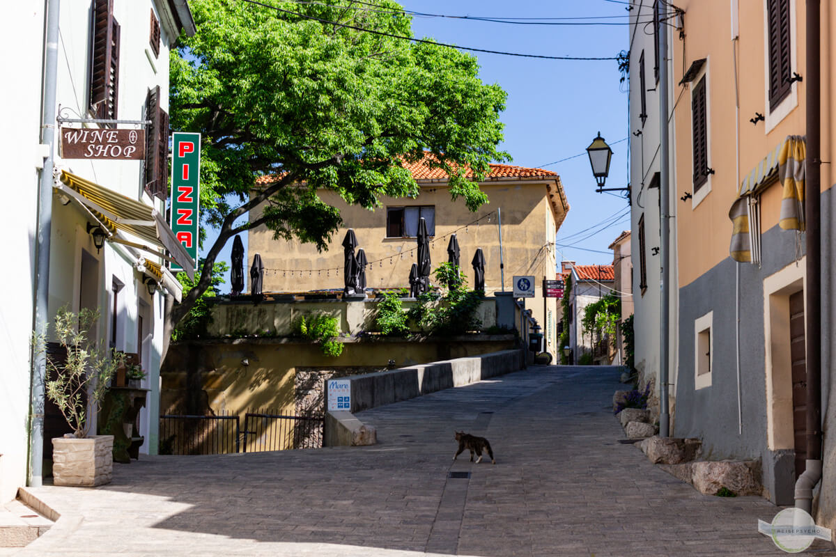 Steile Straße in Vrbnik
