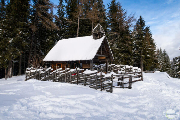 Hütte am Reinischkogel im Schnee