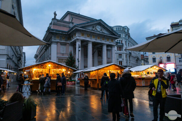 Triest im Winter: Der Weihnachtsmarkt auf der Piazza Sant' Antonio