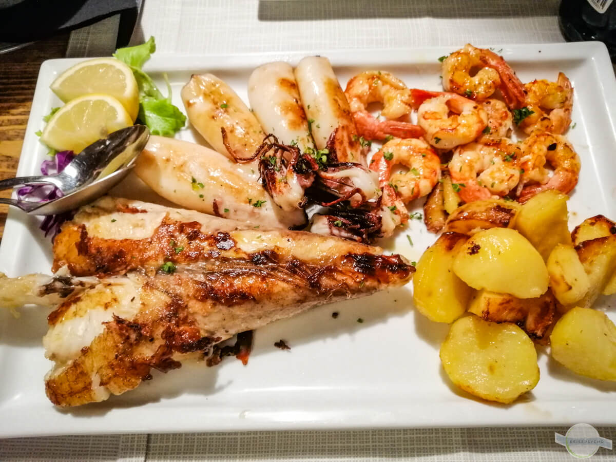 Fischplatte mit Kartoffeln