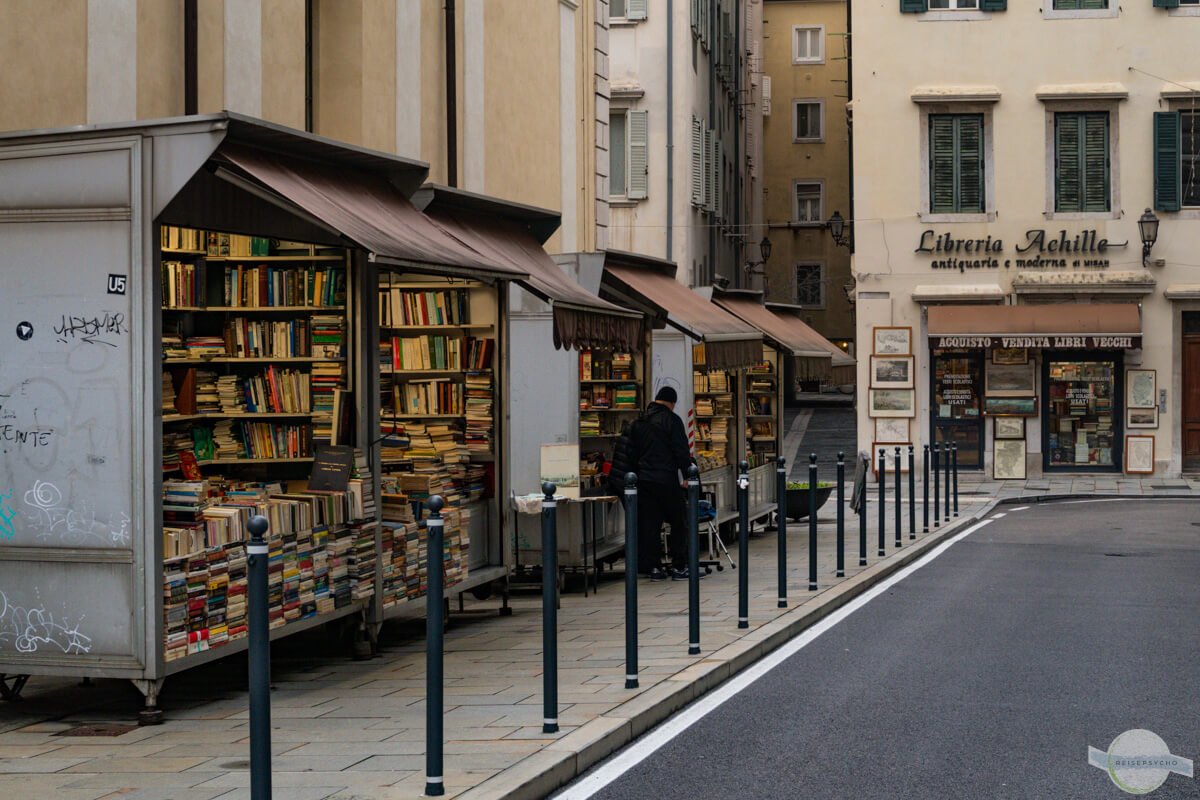 Bücherstände in Triests Altstadt