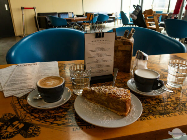 Kaffee und Kuchen im Dschungel Cafe in Wien