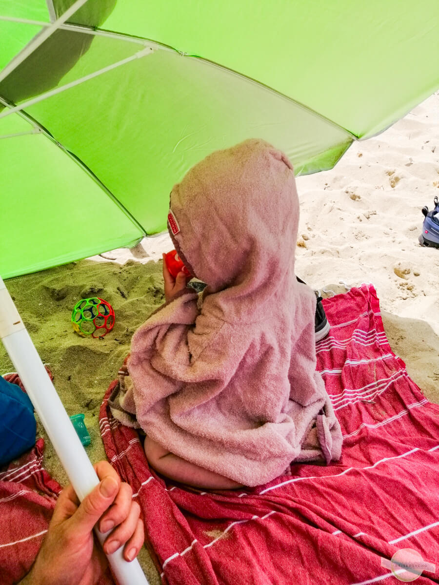 Baby am Strand Westküste Sizilien