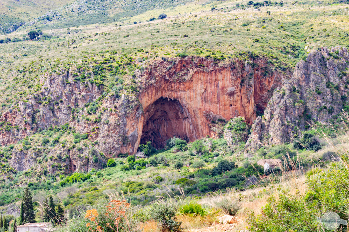 Die Grotta dell'Uzzo im Riserva Naturale dello Zingaro