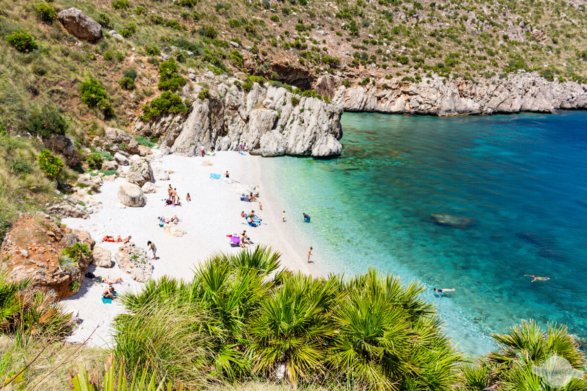 Der Strand unterhalb der Tonnara dell'Uzzo in Westsizilien