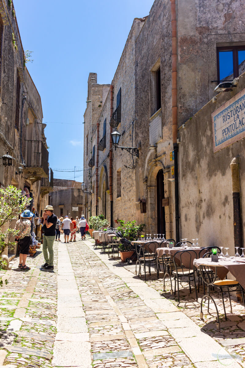 Straße in Erice mit dem Pflaster