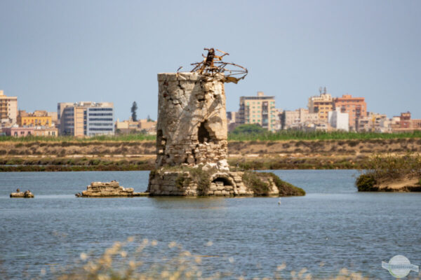 Kaputte Windmühle vor Trapani