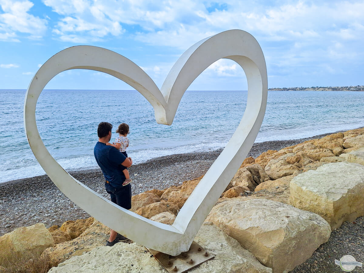 Zypern Herz am Strand mit Blick aufs Meer
