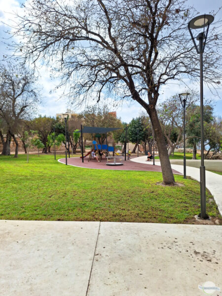 Pano Paphos Park mit Spielplatz