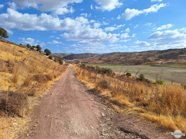 Wanderweg zur Geisterstadt auf Zypern Foinikas