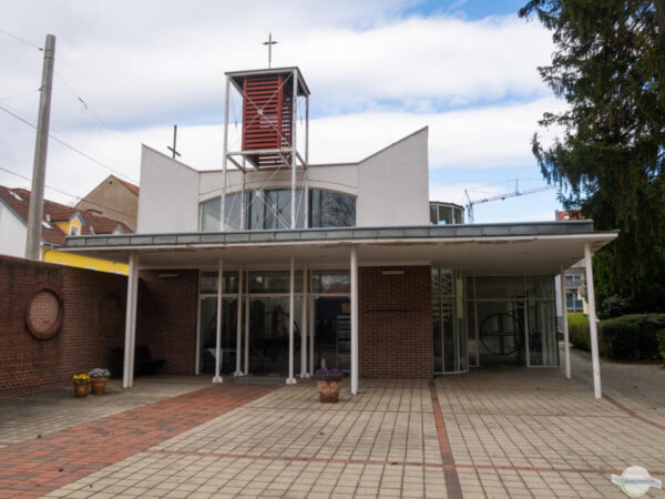 Die Auferstehungshalle am Friedhof St. Peter