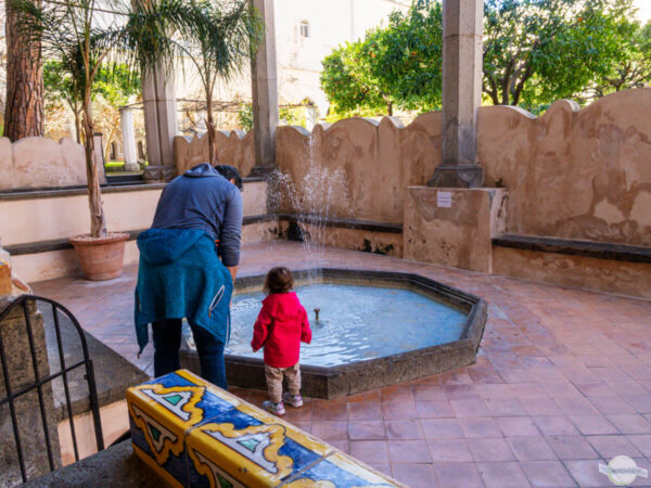 Brunnen im Kloster Santa Chiara in Neapel