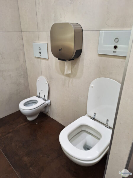 Flughafen Neapel: Familientoilette