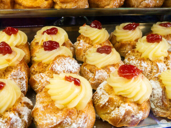 Zeppole in der Vitrine