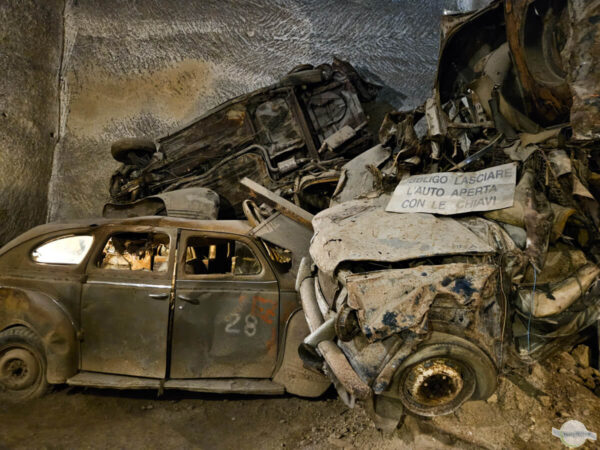 Schrottplatz im Bourbonentunnel in Neapel