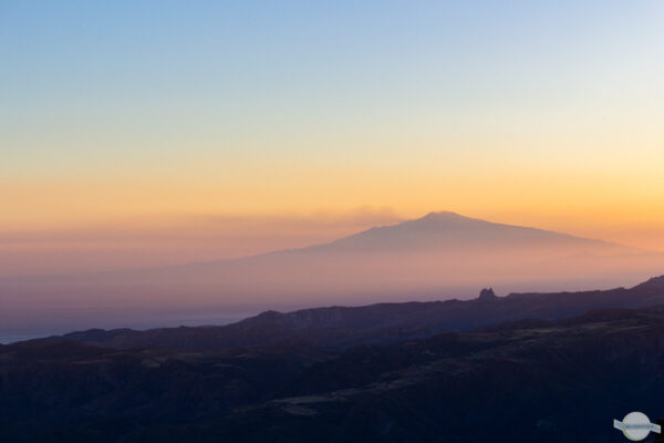 Blick auf Ätna von Kalabrien aus