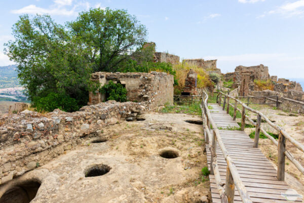 Brancaleone superiore: Verlassenes Dorf im Süden Kalabriens