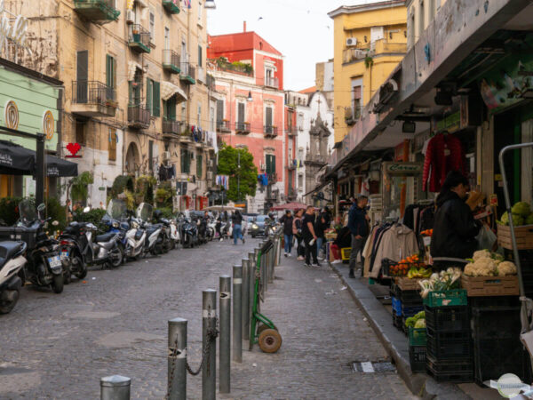 Marktstraße im Stadtviertel Sanità
