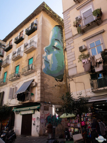 Mural von Mädchen in der Via Pignasecca